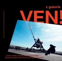 Výstavu z galerie VEN! Umění v českém veřejném prostoru po roce 1989 doplňuje obsáhlá publikace i dokumentární film